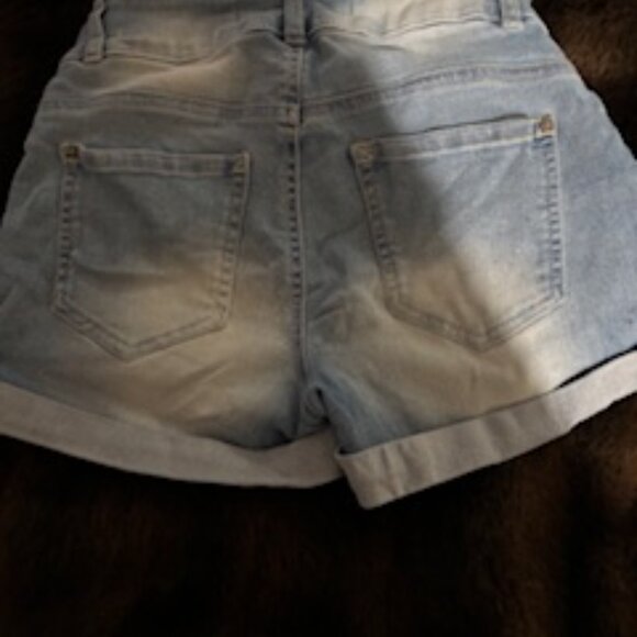WallFlower High Rise Cuffed Denim Shorts Light Wash - Picture 2 of 3